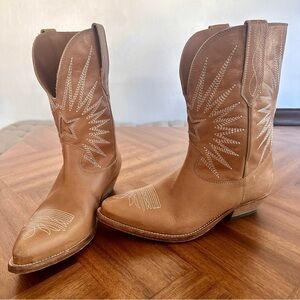 Golden Goose - Women’s low Wish Star boots in camel never worn size 40 (10US)